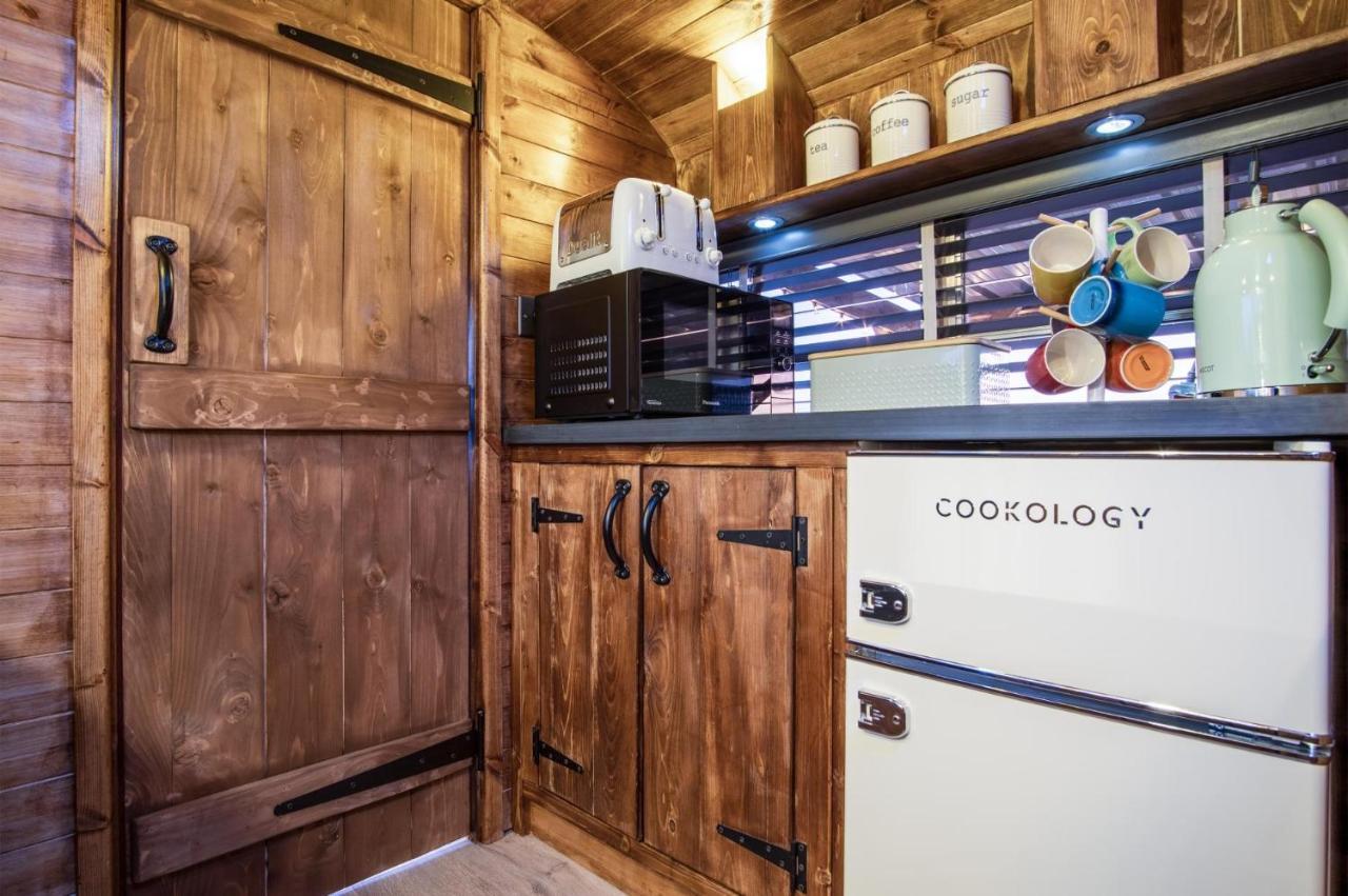 American School Bus - 1 Bedroom - Blossom Farm - Tiers Cross Johnston Esterno foto