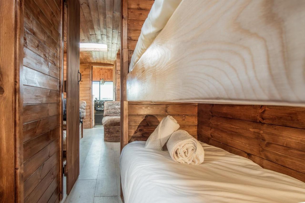 American School Bus - 1 Bedroom - Blossom Farm - Tiers Cross Johnston Esterno foto