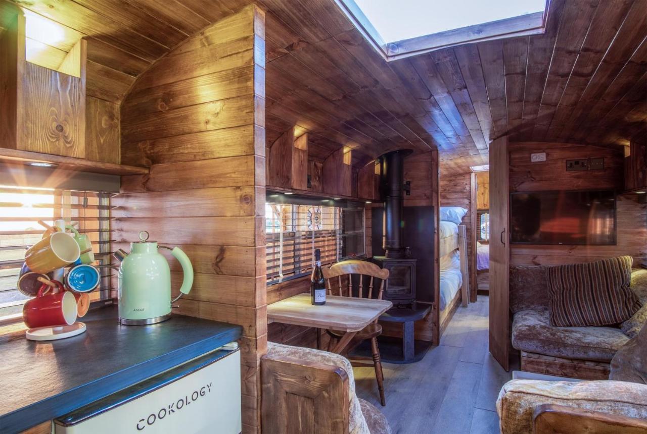 American School Bus - 1 Bedroom - Blossom Farm - Tiers Cross Johnston Esterno foto