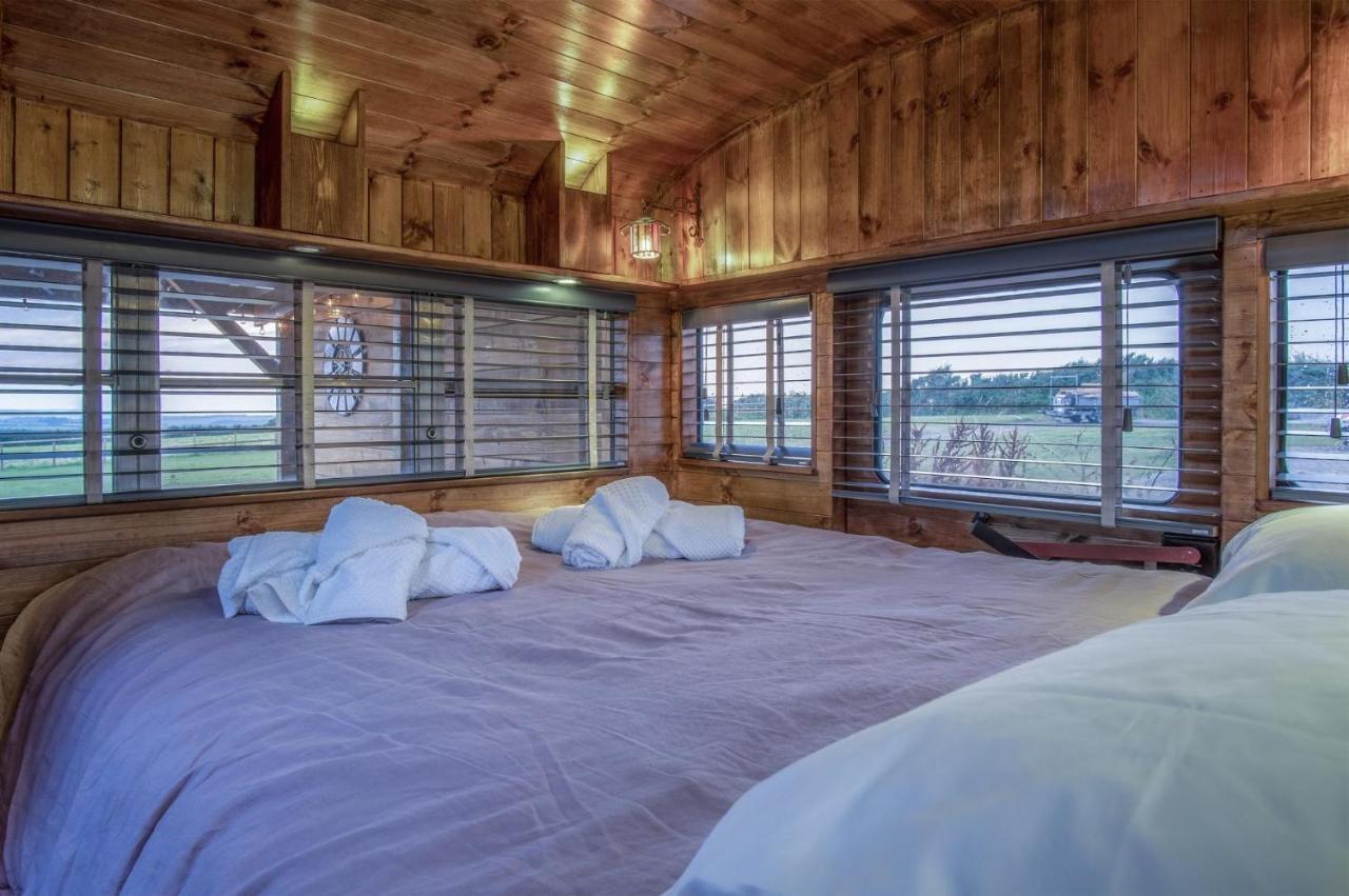 American School Bus - 1 Bedroom - Blossom Farm - Tiers Cross Johnston Esterno foto