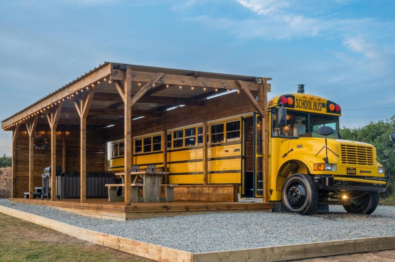 American School Bus - 1 Bedroom - Blossom Farm - Tiers Cross Johnston Esterno foto