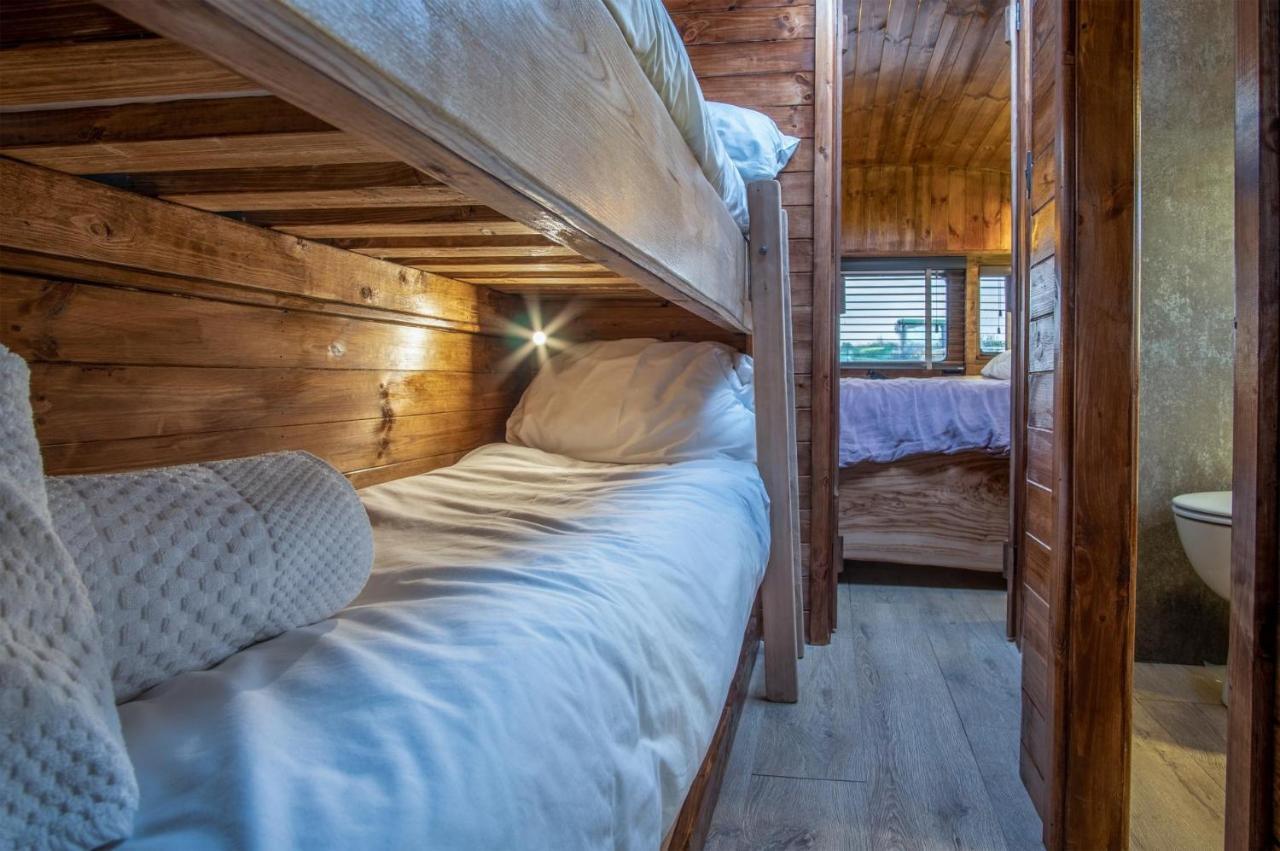 American School Bus - 1 Bedroom - Blossom Farm - Tiers Cross Johnston Esterno foto