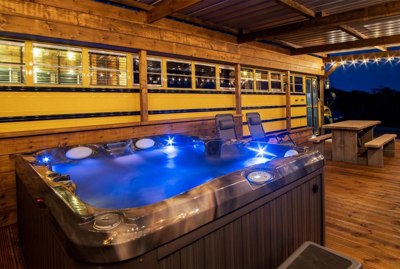 American School Bus - 1 Bedroom - Blossom Farm - Tiers Cross Johnston Esterno foto