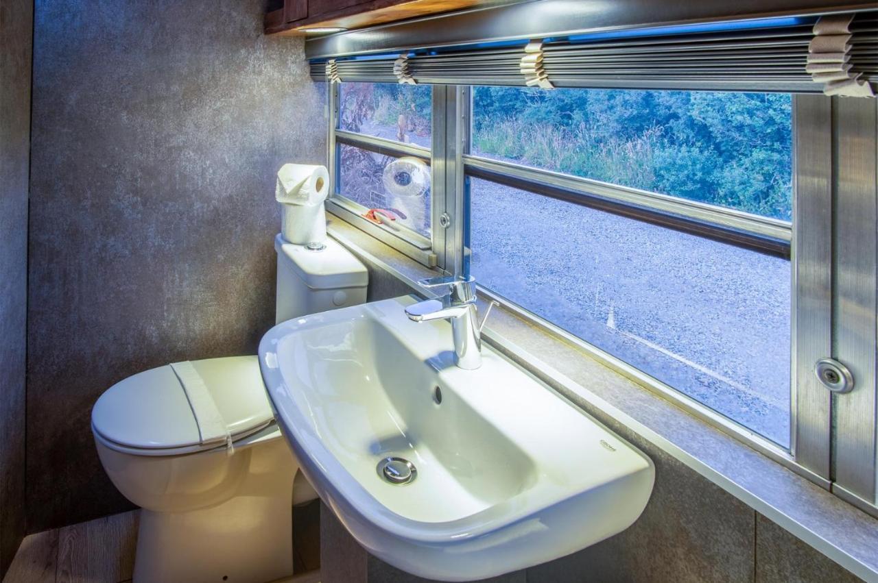 American School Bus - 1 Bedroom - Blossom Farm - Tiers Cross Johnston Esterno foto